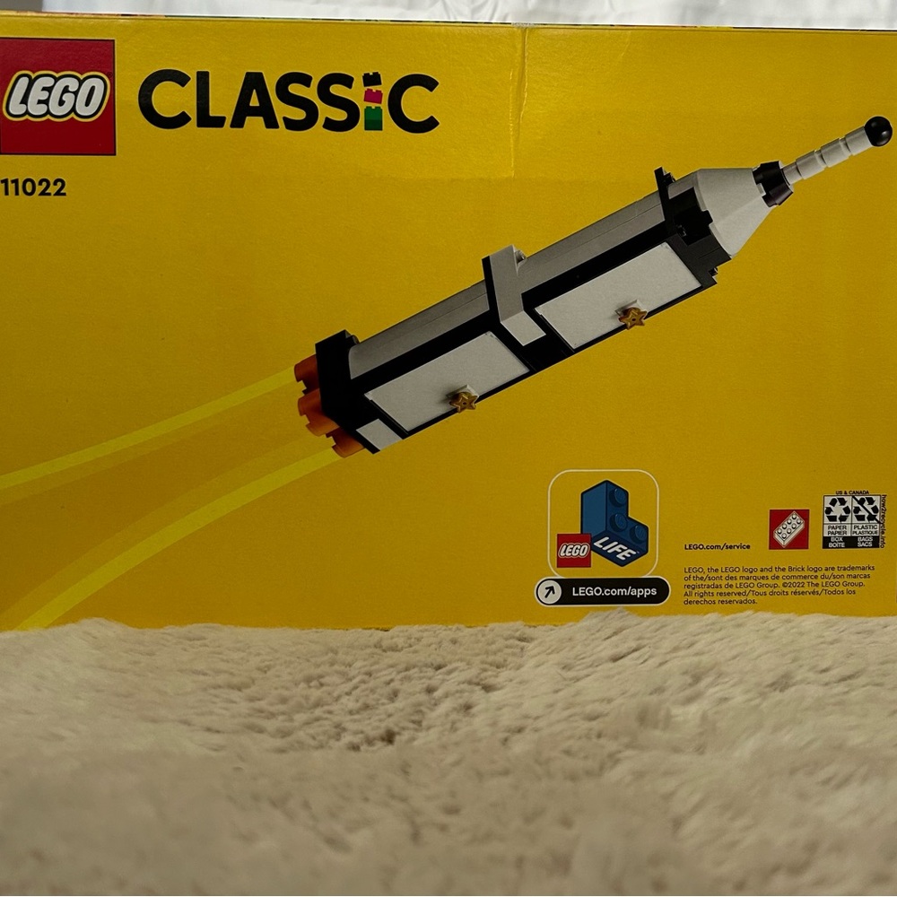 Lego Classic Space Mission Set- 1700 pieces - Picture 5 of 7
